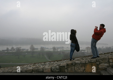 Vue de la confluence de la Sava et le Danube à partir de la forteresse de Kalemegdan à Belgrade, en Serbie. Banque D'Images