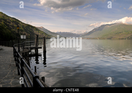 Aperçu du village d'Omegna, Italie Banque D'Images