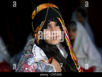 Fille de Ghadamès en Libye, vêtements touareg traditionnelle Banque D'Images