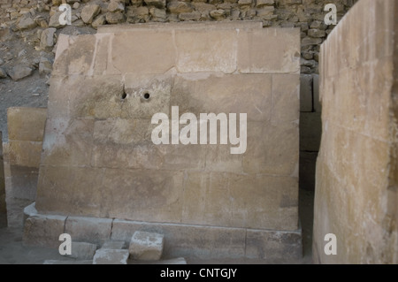 L'Égypte. Saqqara. Djoser's complexe. Le serdab, une petite enceinte. Troisième Millénaire. Vieux Royaume. Banque D'Images