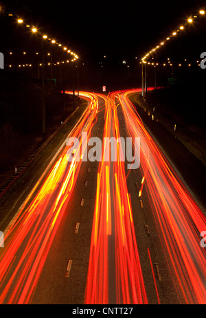 Les prise de vue du trafic nocturne Banque D'Images