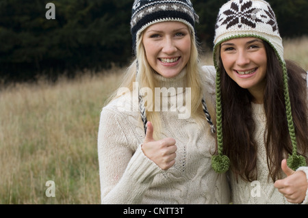Mère et fille giving Thumbs up Banque D'Images
