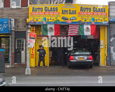 L'un des nombreux magasins de type automatique sur Coney Island Avenue. dans la section Kensington de Brooklyn. Banque D'Images