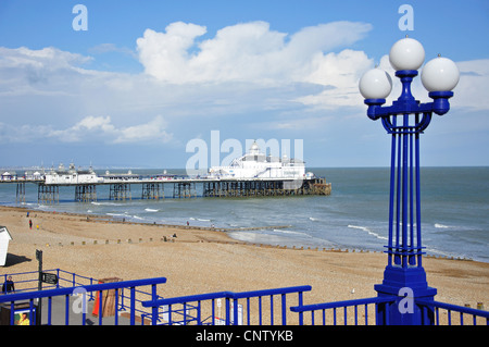 Eastbourne Pier et de la plage de la promenade, Eastbourne, East Sussex, Angleterre, Royaume-Uni Banque D'Images