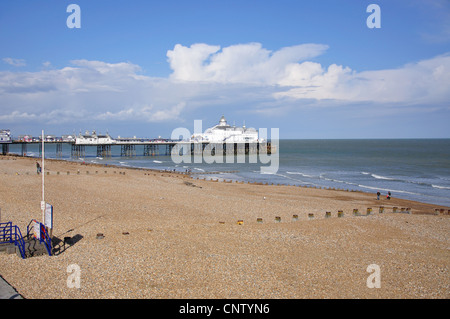 Eastbourne Pier et de la plage de la promenade, Eastbourne, East Sussex, Angleterre, Royaume-Uni Banque D'Images