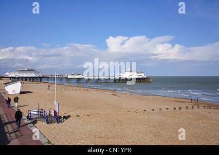 Eastbourne Pier et de la plage de la promenade, Eastbourne, East Sussex, Angleterre, Royaume-Uni Banque D'Images