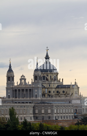 La cathédrale de l'Almudena, dans le centre de Madrid, Espagne Banque D'Images