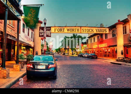 Fort Worth stockyards de divertissement au crépuscule. Banque D'Images