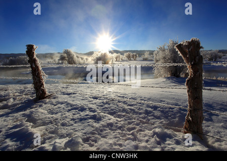 River en hiver avec de la glace en rétro-éclairage, USA, Utah Banque D'Images