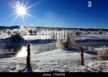 River en hiver avec de la glace en rétro-éclairage, USA, Utah Banque D'Images