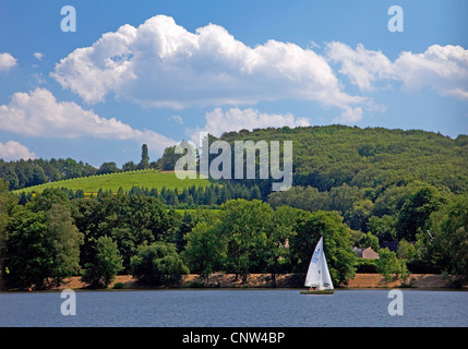 Vue du lac Baldeney, Baldeneysee , Allemagne, Rhénanie du Nord-Westphalie, région de la Ruhr, à Essen Banque D'Images