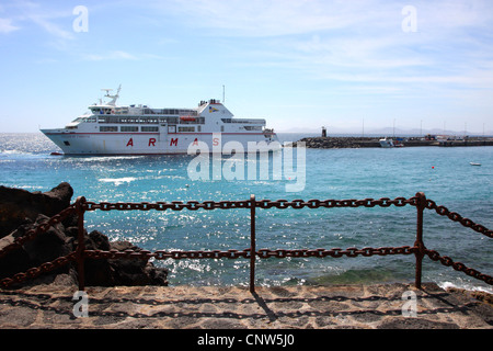 Le port ferry de Playa Blanca, Lanzarote, Îles Canaries Banque D'Images