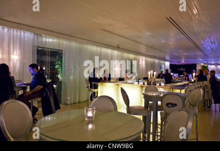 Europe Angleterre Londres, le thé l'après-midi salle de l'hôtel Sanderson dans Berners Street Banque D'Images