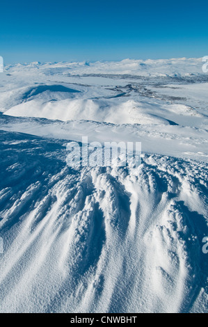 Vue depuis le parc national de Sarek au lac Kutjaure congelés jusqu', et tops mounatin Parc National de Padjelanta, Suède, Laponie, Norrbotten, Sarek National Park Banque D'Images