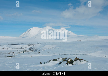 Vue sur la plaine couverte de neige sur le massif, la Suède, hkk Laponie, Norrbotten, Stora Sjoefallet National Park Banque D'Images