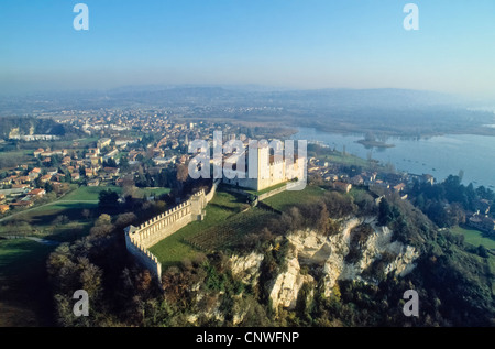 Europe Italie Lombardie province de Varese Angera la forteresse Borromeo Banque D'Images