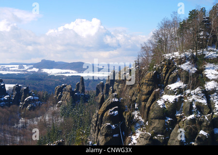 En hiver à la Schrammsteine montagnes de grès de l'Elbe, en Allemagne, en Saxe, Saechsische Schweiz Nationalpark Banque D'Images