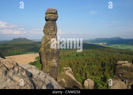 Montagnes de Grès de l'Elbe, à la Barberine Pfaffenstein, vue à Sayda (Tafelberg) und en Bohême, en Allemagne, en Saxe, Saechsische Schweiz Nationalpark Banque D'Images