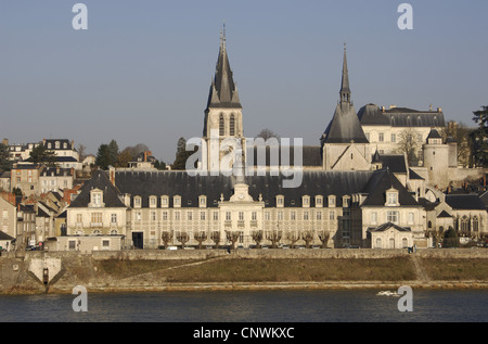 La France. Blois. Église de Saint-nicolas sur les rives de la Loire. Il a été construit à partir de 1138 jusqu'au XIII siècle. Banque D'Images