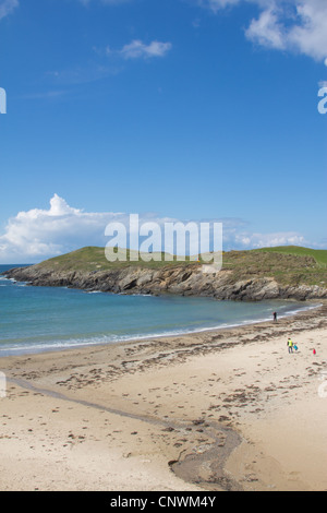 Plage de Porth à Trecastell, Anglesey lors d'une journée ensoleillée Banque D'Images