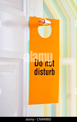 Un hôtel doorknob label avec les mots 'ne pas déranger' sur elle. Banque D'Images
