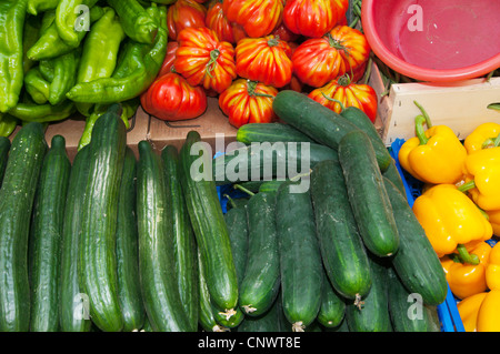 Légumes au marché hebdomadaire, France, Languedoc-Roussillon, Saint Gilles Banque D'Images