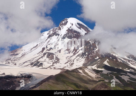 Le mont Kazbek (5047 m) avec glacier dans le Grand Caucase, Georgien , Caucase Banque D'Images