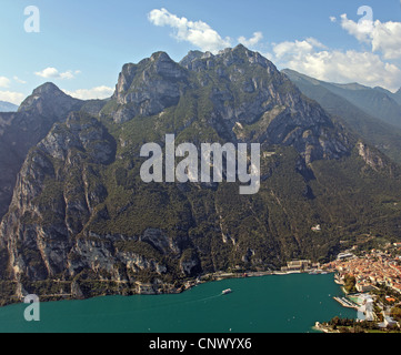 Sur les montagnes près de Riva del Garda, Italie, Lac de Garde, Riva del Garda Banque D'Images