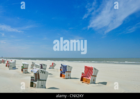 Chaises de plage vide sur l'île de Baltrum, ALLEMAGNE, Basse-Saxe, Baltrum Banque D'Images