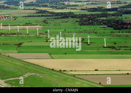Les roues du vent dans le champ paysage près de Cuxhaven, Allemagne, Basse-Saxe, Cuxhaven Banque D'Images