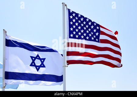 Drapeaux des USA et d'Israël dans le vent, close-up Banque D'Images