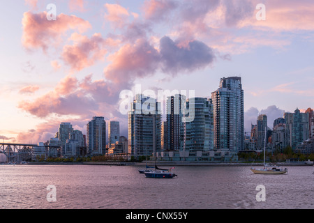 Yaletown, Vancouver skyline de False Creek Banque D'Images