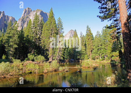 La rivière Merced, paysage visuel, États-Unis, Californie, Yosemite National Park Banque D'Images