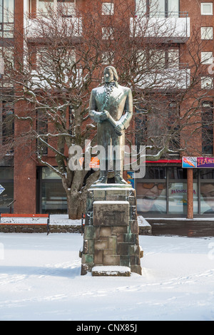 Statue de Skuli Magnusson à Reykjavik, Islande, dans la neige Banque D'Images