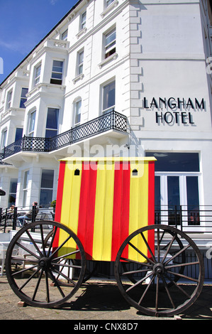 Baignade à l'extérieur de la machine de l'époque victorienne, l'hôtel Langham Royal Parade, Eastbourne, East Sussex, Angleterre, Royaume-Uni Banque D'Images