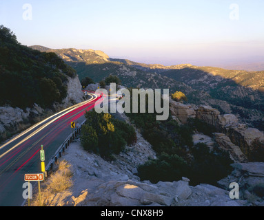 Cette image a été tournée sur un grand format 4x5. La scène capte à la fois la lumière du jour et nuit la lumière sur la même feuille de flim Banque D'Images