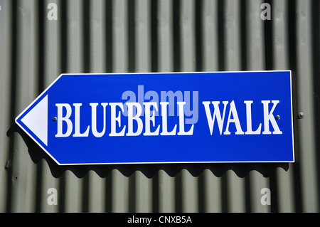 Arlington Bluebell Walk sign, Bates Green Farm, Arlington, Polegate, East Sussex, Angleterre, Royaume-Uni Banque D'Images