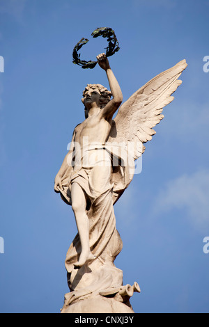 Statue sur le toit du théâtre national Théâtre National dans la capitale San José, Costa Rica, Amérique Centrale Banque D'Images