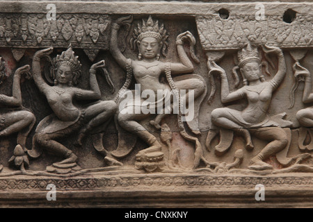 La danse Apsaras. Le soulagement de la Temple Preah Khan à Angkor, au Cambodge. Banque D'Images