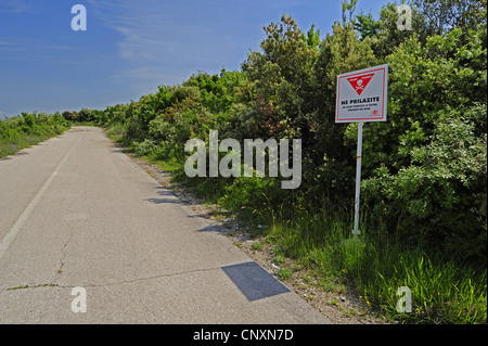 Les mines panneau d'avertissement de routes, la Croatie, Dalmatien, Vrana Banque D'Images