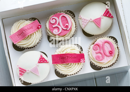 30e anniversaire cupcakes Banque D'Images