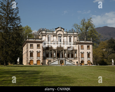 Villa Mansi, près de Lucques, en Italie. En 1634, Muzio Oddi d'Urbino remodelé une précédente villa de style maniériste Banque D'Images