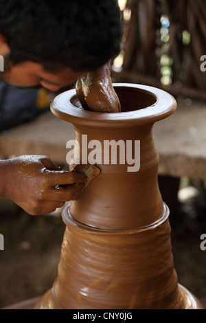 Faire de la poterie dans le sud de l'Inde Banque D'Images