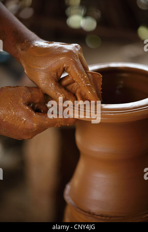 Faire de la poterie dans le sud de l'Inde Banque D'Images