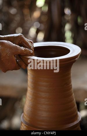 Faire de la poterie dans le sud de l'Inde Banque D'Images