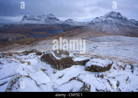 Vue du Stac Pollaidh vers Cul Mor et Cul Beag et au nord-ouest de l'Écosse Geopark, Royaume-Uni, l'Écosse, les Highlands écossais Banque D'Images