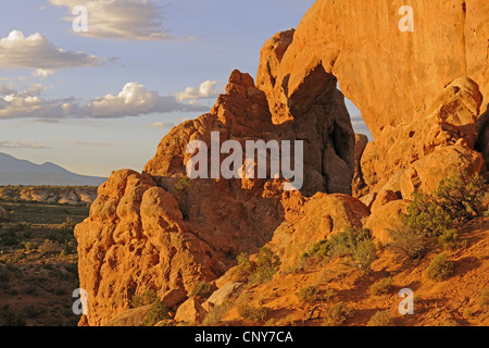 Lever du soleil à la fenêtre du Sud, USA, Utah, Arches National Park Banque D'Images