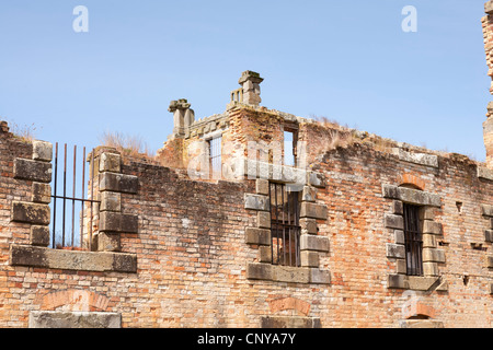 Barreaux aux fenêtres dans les ruines du pénitencier de Port Arthur, Tasmanie, Australie. Banque D'Images