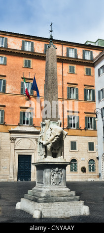 Obélisque de Santa Maria sopra Minerva du Bernin à Rome, Italie Banque D'Images