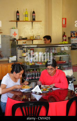 Tacna Peru,Avenida Francisco Bolognesi,restaurant restaurants repas manger dehors café cafés bistrot, table, plats, manger, hispanique latin Latino Banque D'Images